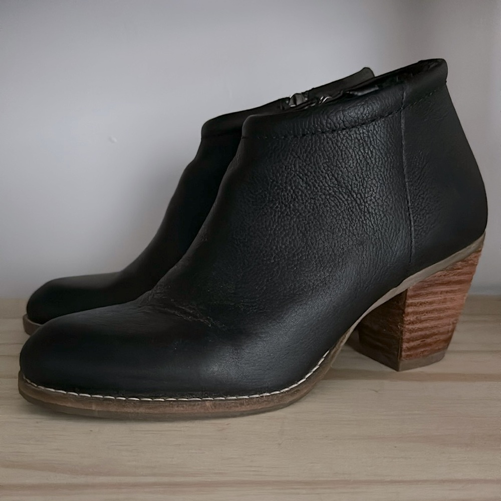 Cole Haan Black Leather Prynne Bootie - 6.5